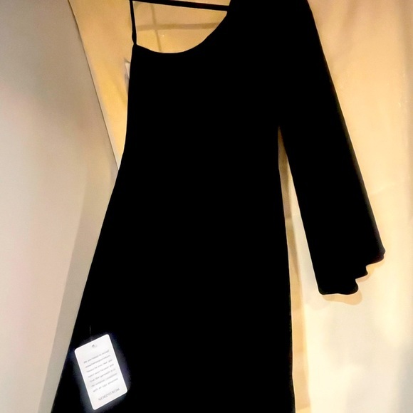 Brand new with tags
Dahlia MacPhee 
Black 6 
One shoulder drape dress
Style 3553 - Picture 5 of 7